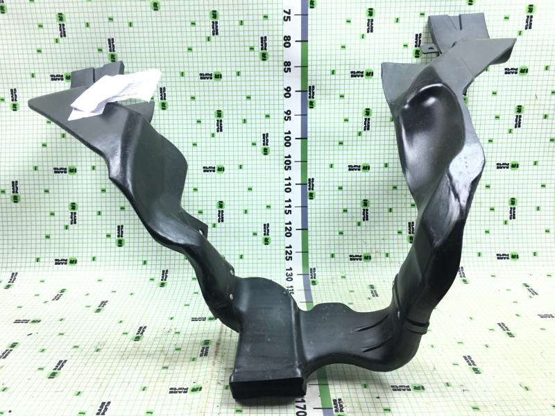 Воздуховод отопителя нижний для задних пассажиров