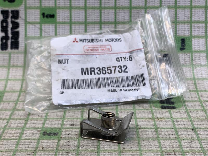 Гайка крепления брызговиков для Mitsubishi Carisma