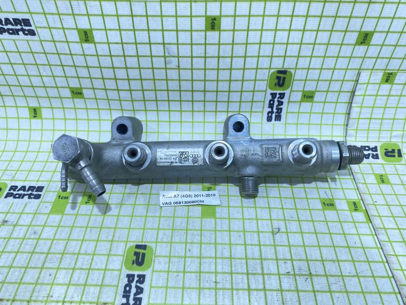 Рейка топливная правая (рампа) Audi A4 B8