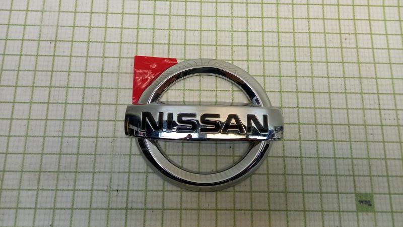 Эмблема на крышку багажника для Nissan Tiida