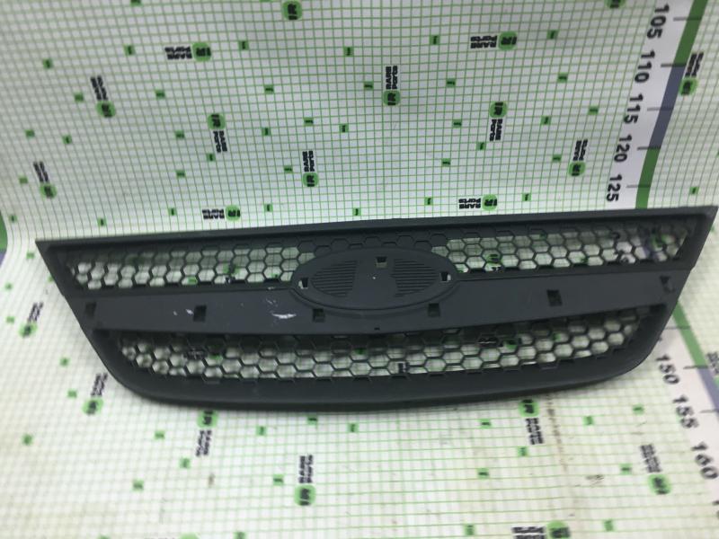 Решётка радиатора Lada Largus